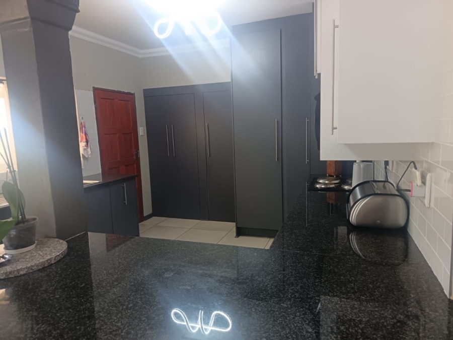 4 Bedroom Property for Sale in Rhodesdene Northern Cape